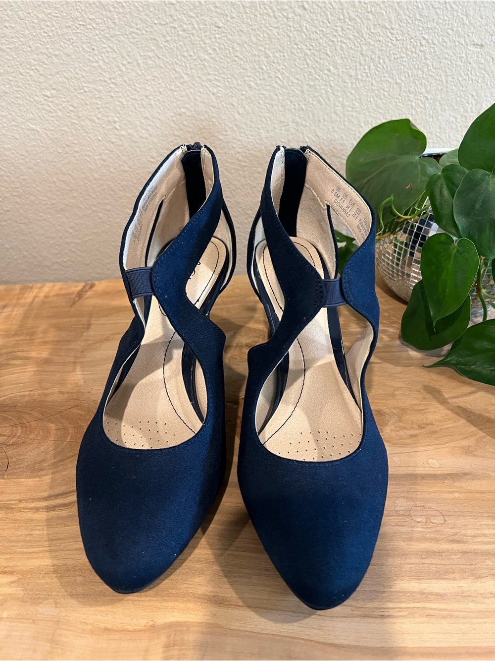 Life Stride Navy Crisscross Heels